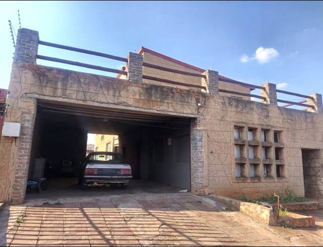 4 BEDROOM HOUSE FOR SALE IN LENASIA SOUTH